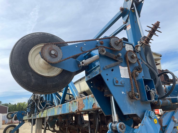 #1275-•-kinze-12'-corn-planter-image-11