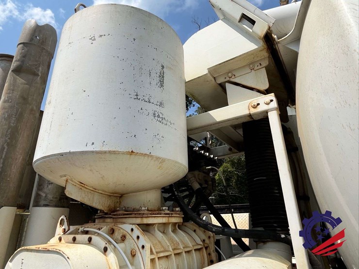 2009-international-sf637-t/a-hydrovac-truck-image-31
