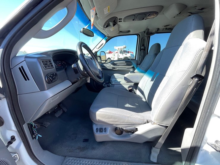 2003-ford-excursion-image-45