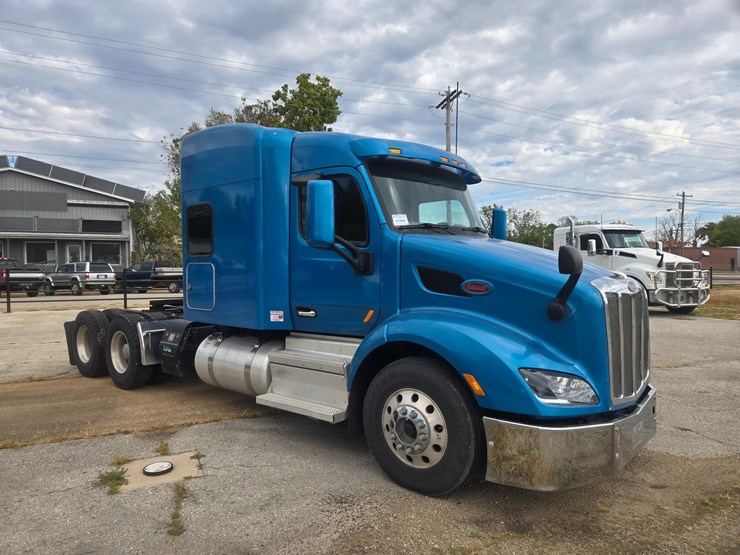 2020-peterbilt-579-image-19