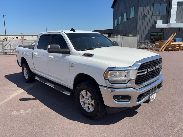 2019-dodge-2500-image-2