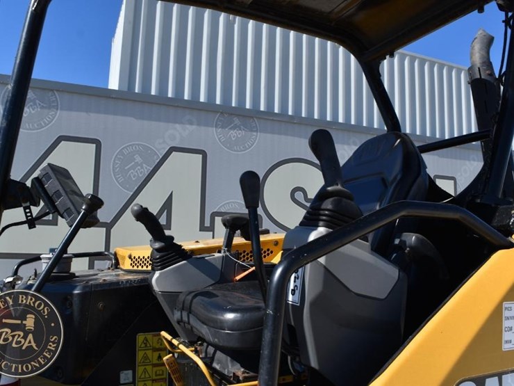 2021-caterpillar-306cr-image-57