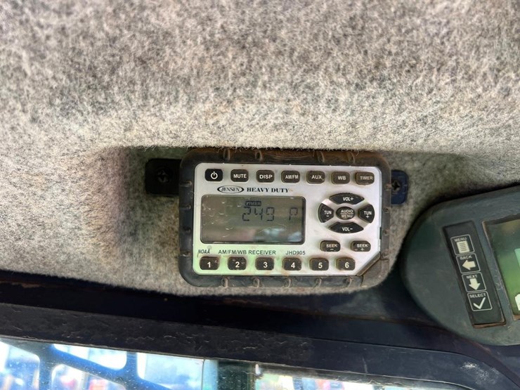 2016-deere-333e-image-23