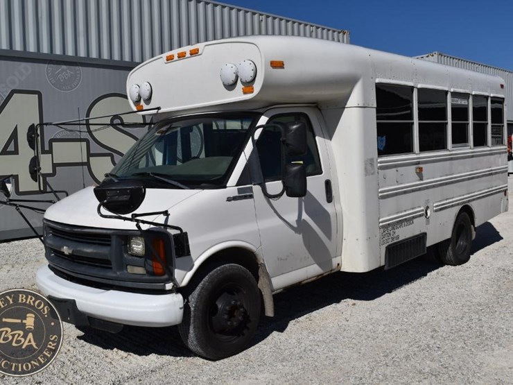 2001-chevrolet-3500-image-3