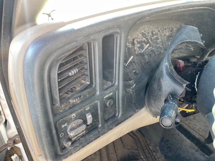 2002-chevrolet-silverado-2500-image-36