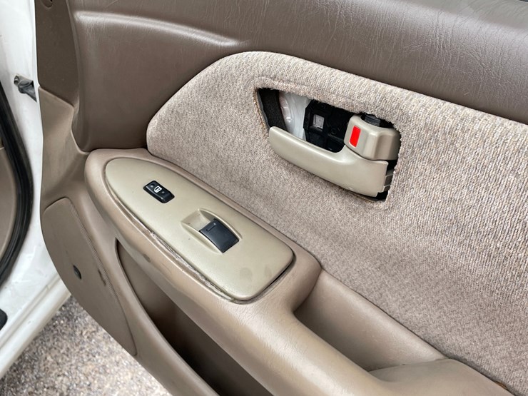#2768-•-2001-toyota-camry-(title-in-delay)-image-80