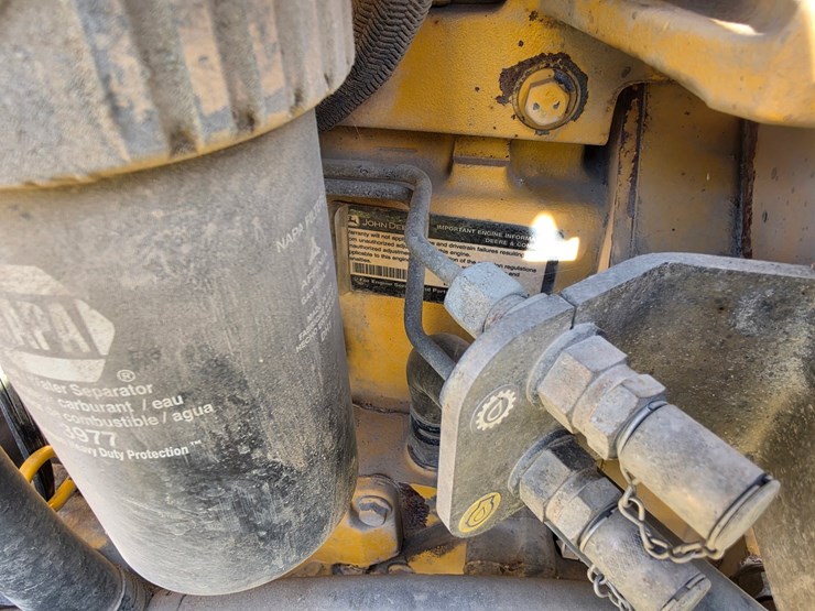 2010-deere-310j-image-40