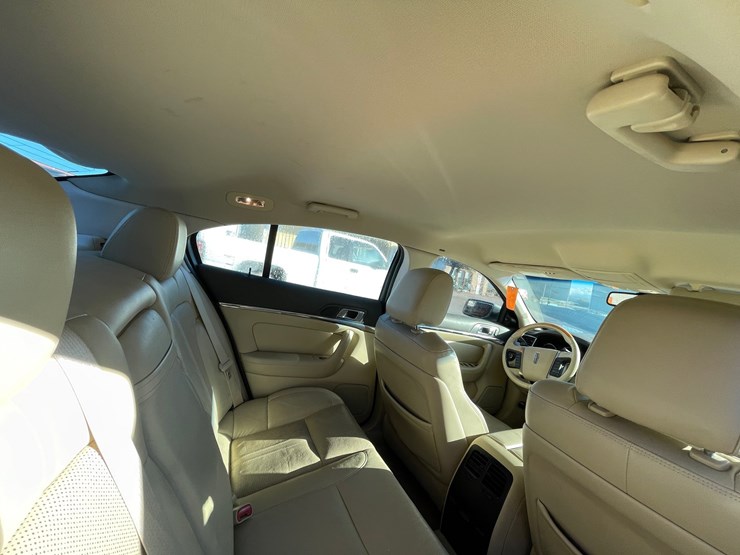 #2759-•-2010-lincoln-mks-(has-nm-title)-image-85