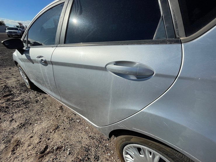 #2761-•-2016-ford-fiesta-passenger-car-(title-in-delay)-image-18