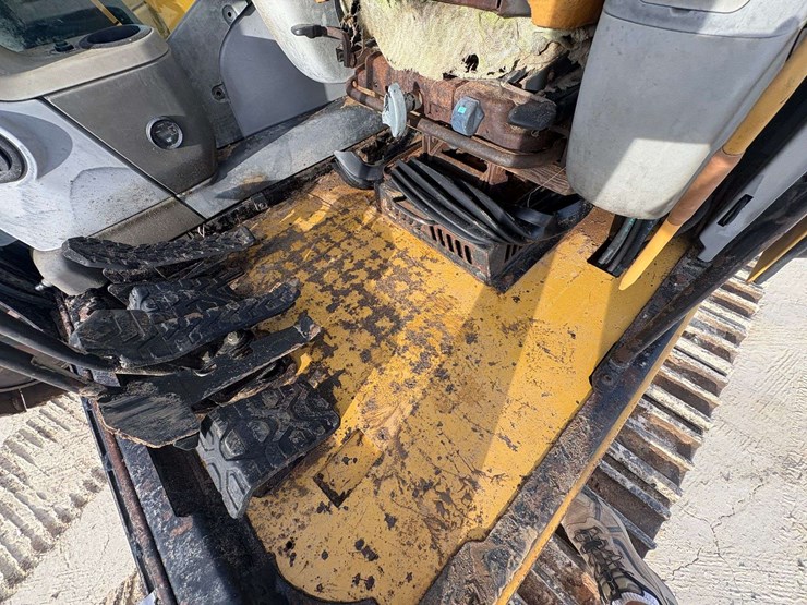 2008-caterpillar-330-image-13