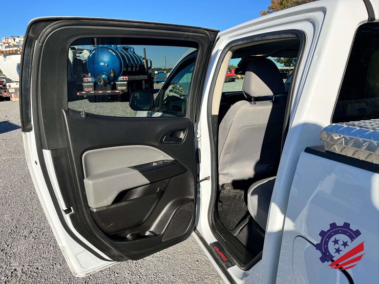 2021-chevrolet-colorado-image-54