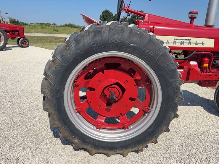 farmall-350-image-17