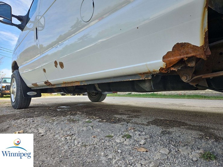 2011-ford-cargo-image-9