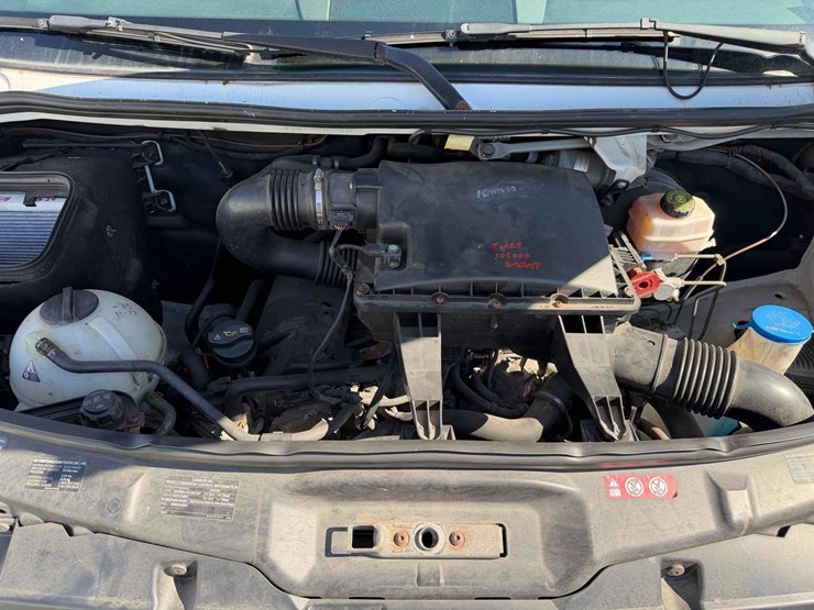 2010-freightliner-passenger-van-image-13