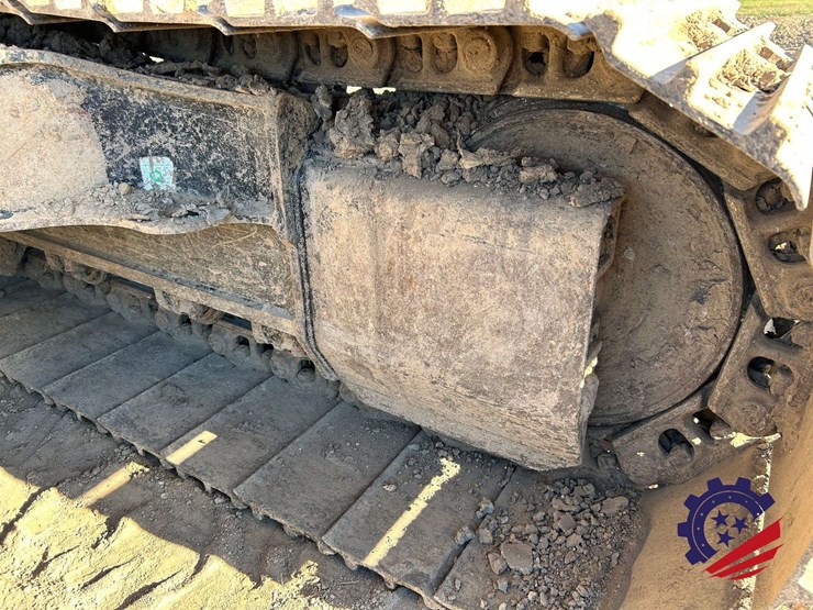 2018-caterpillar-320-image-56