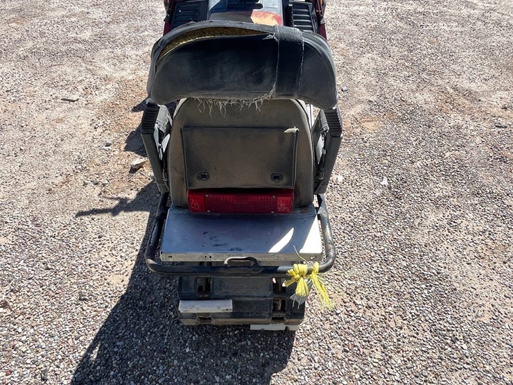 #2897-•-yamaha-venturo-snowmobile-image-5