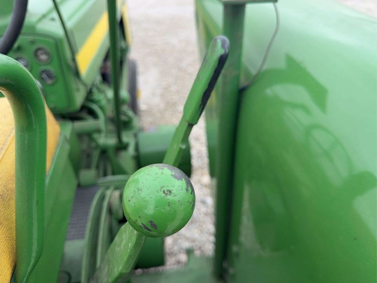 1957-john-deere-520-image-44