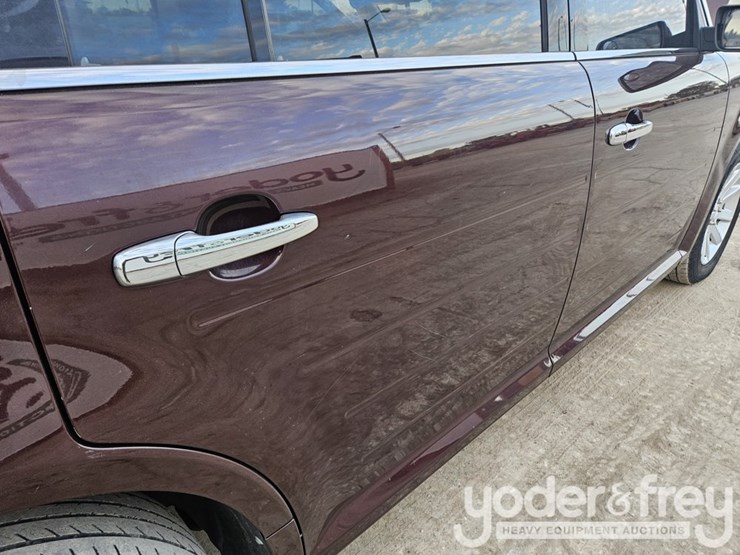 2010-ford-flex-image-35