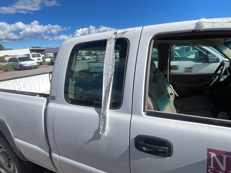 2002-chevrolet-silverado-2500-image-23