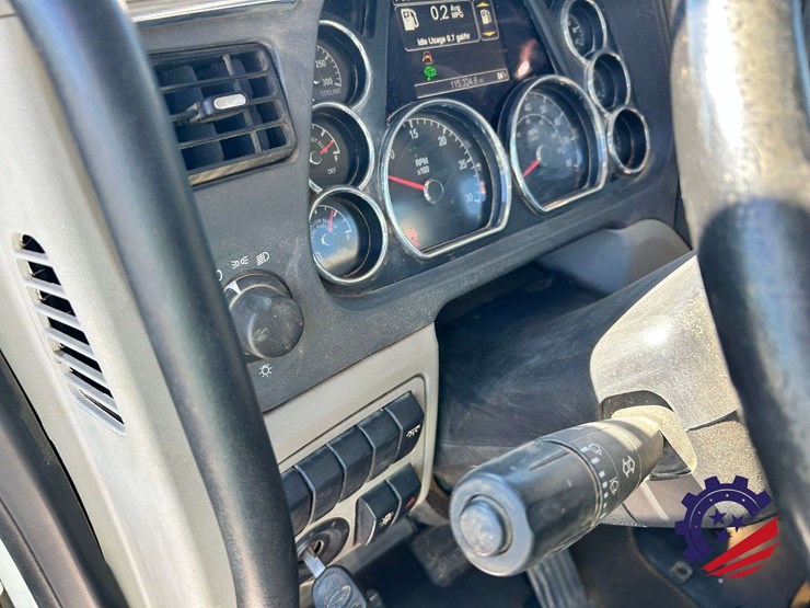 2020-peterbilt-567-image-121