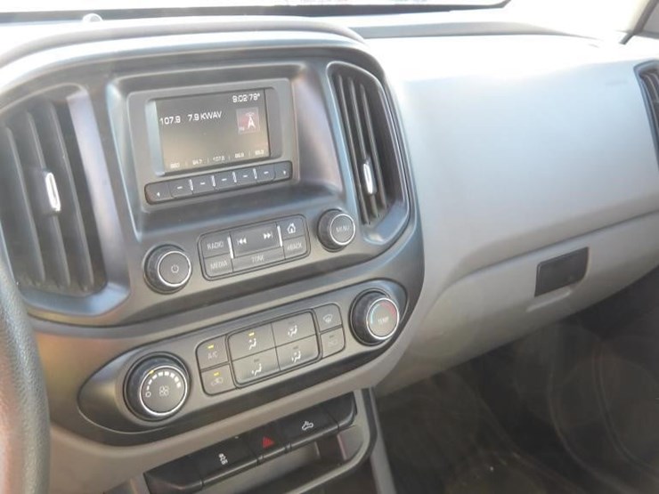 2016-gmc-canyon-image-19