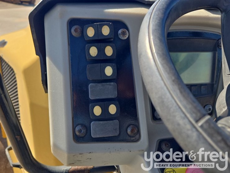 2018-caterpillar-cb34b-image-49