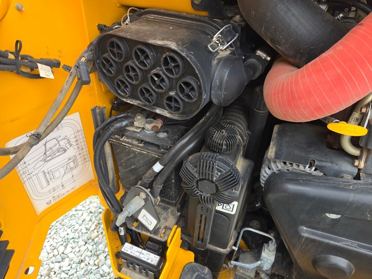 jcb-225t-image-22