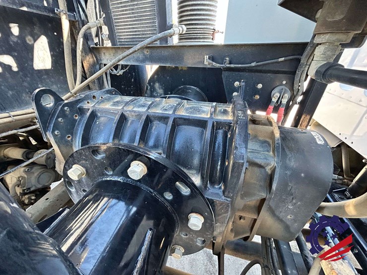 2019-freightliner-114sd-image-100