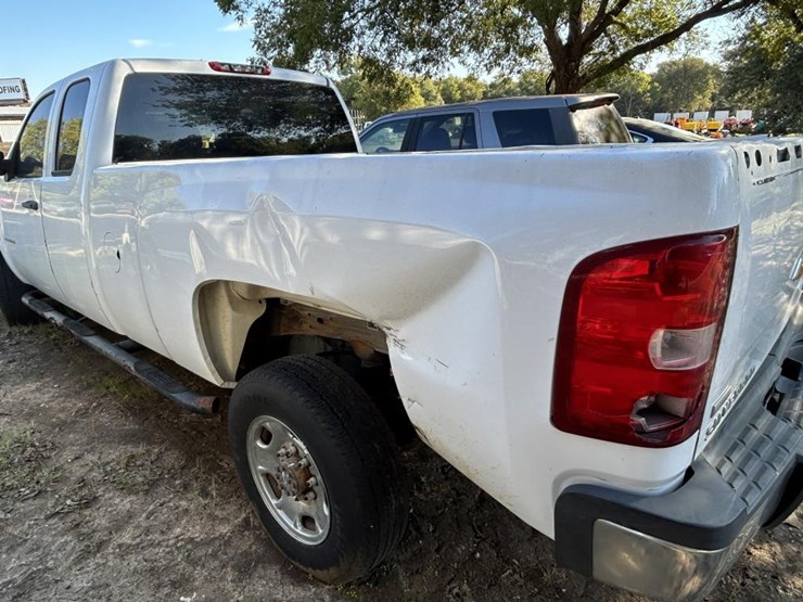 2012-chevrolet-silverado-2500-image-13