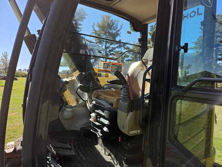 2017-deere-75g-image-25