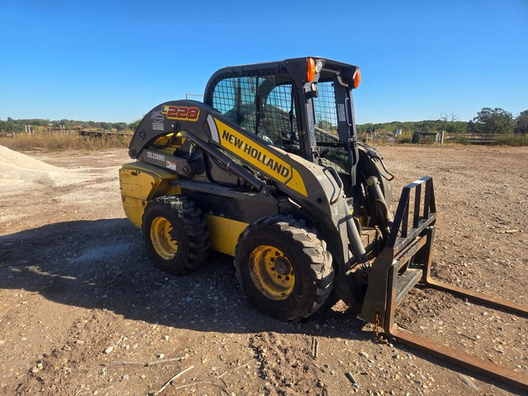 new-holland-l228-image-14