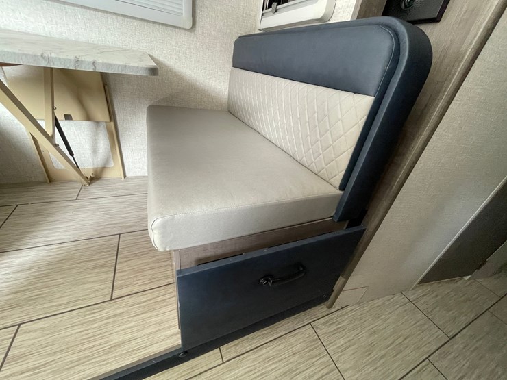 #2824-•-2022-lance-travel-trailer,-(has-new-mexico-title)-image-28