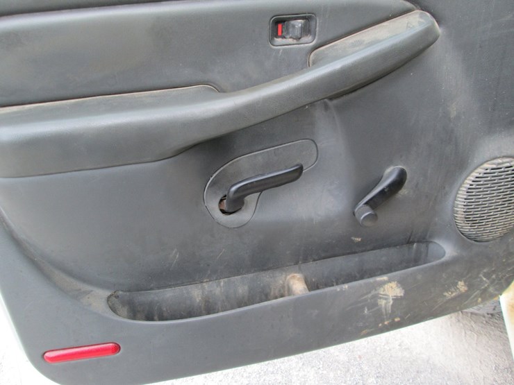 2005-gmc-2500hd-image-24