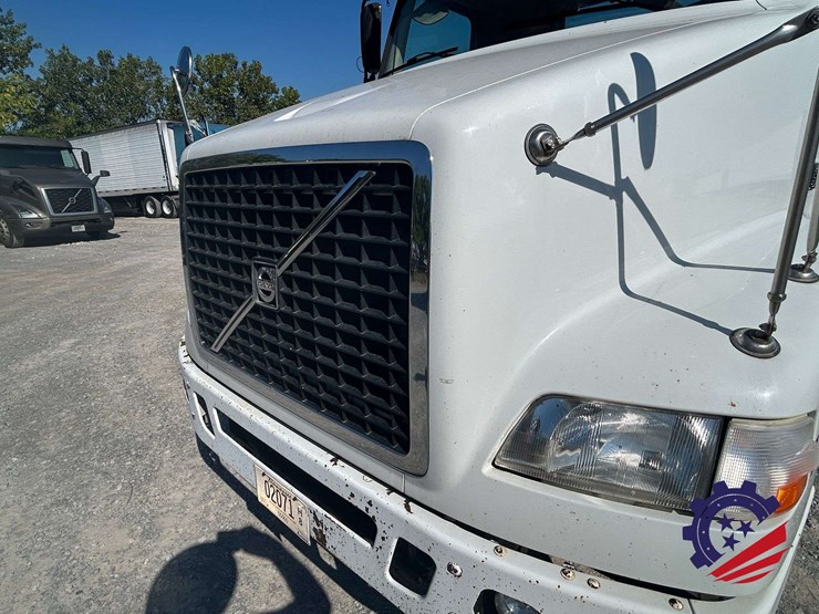 2014-volvo-vnm42t-s/a-truck-tractor-image-8