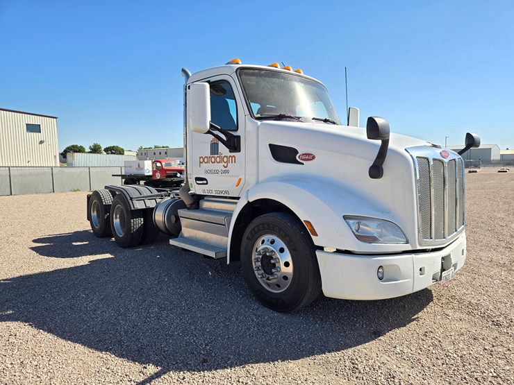 2018-peterbilt-579-image-2