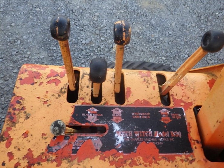 ditch-witch-r30-image-30