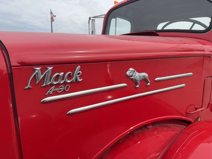 1951-mack-a30-image-18
