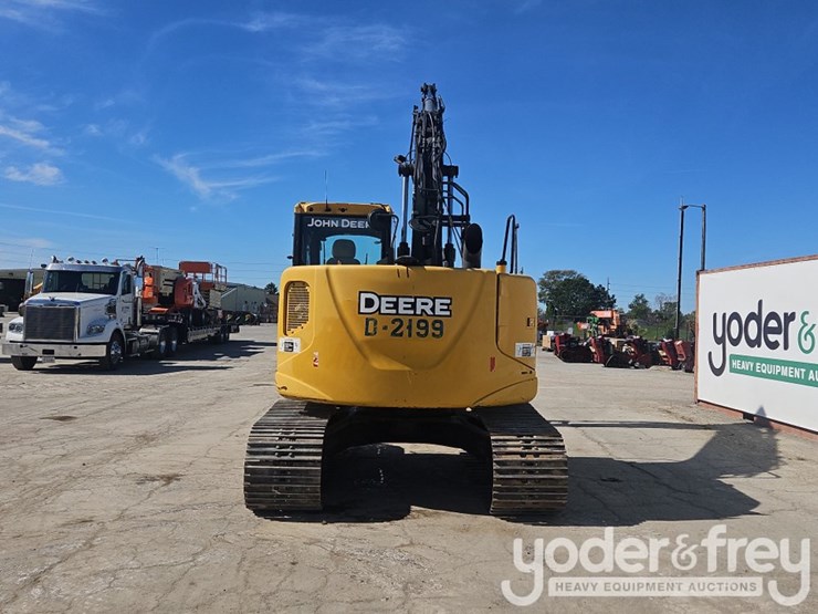2015-deere-135g-image-8