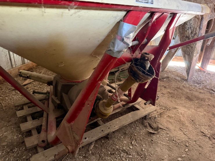 #1741-•-3--point-fertilizer-/-seed-spreader-attachment-image-4