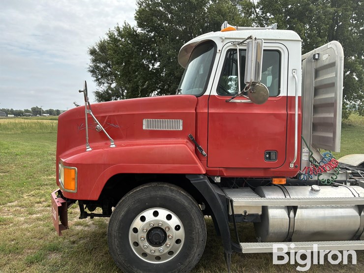 1998-mack-ch613-image-13