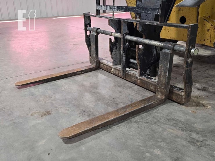 2018-caterpillar-tl943d-image-9
