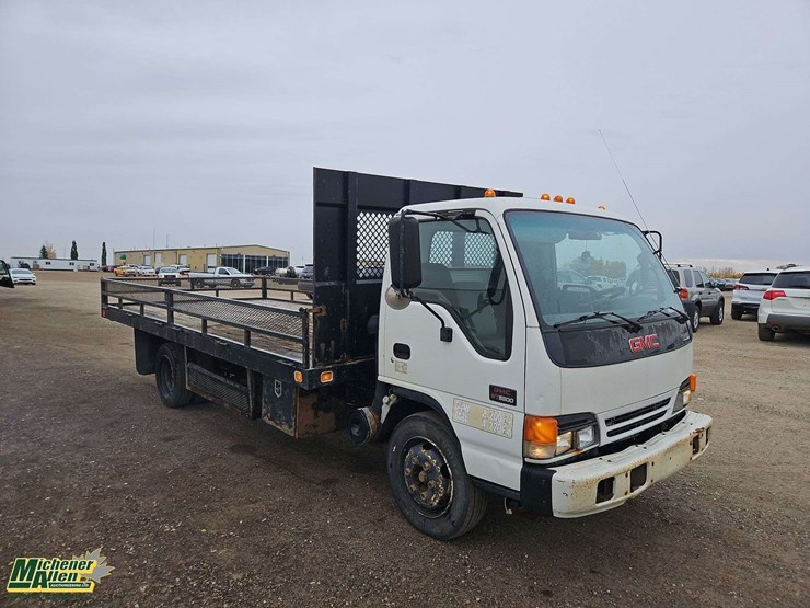 2005-gmc-w5500-image-2