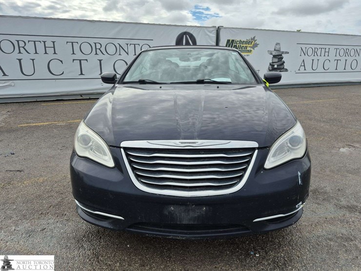 2012-chrysler-200-image-2