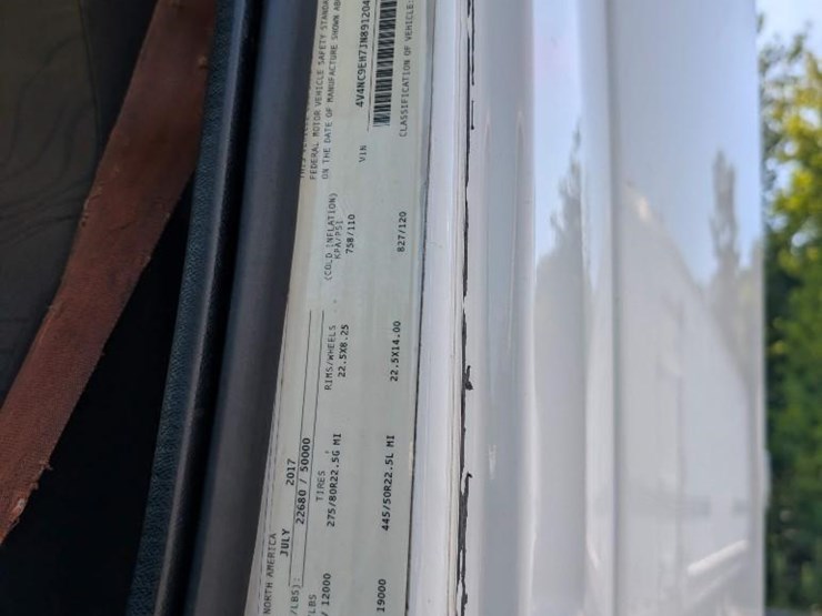 2018-volvo-10-image-6