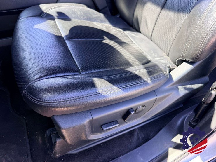 2021-ford-expedition-xlt-image-28