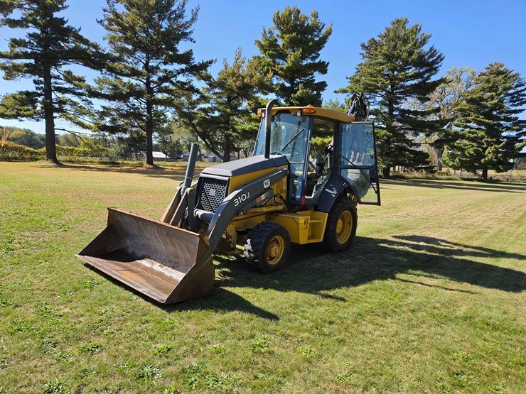2010-deere-310j-image-1