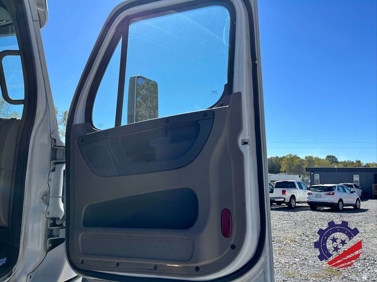 2018-freightliner-cascadia-t/a-truck-tractor-image-116