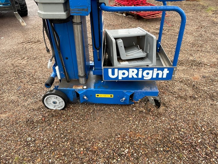 #4647-•-upright-25'-personnel-lift-image-9
