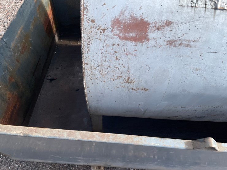 #4664-•-oil-tank-in-containment-bin-image-11