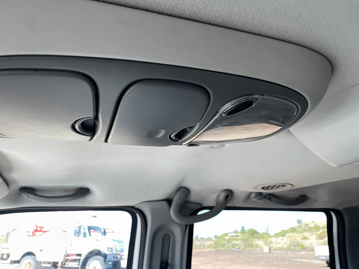 2003-ford-excursion-image-39